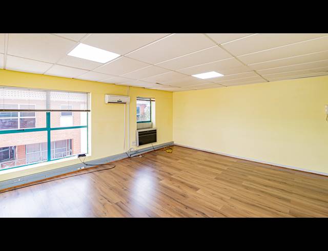 212M² OFFICE TO LET IN FERNDALE